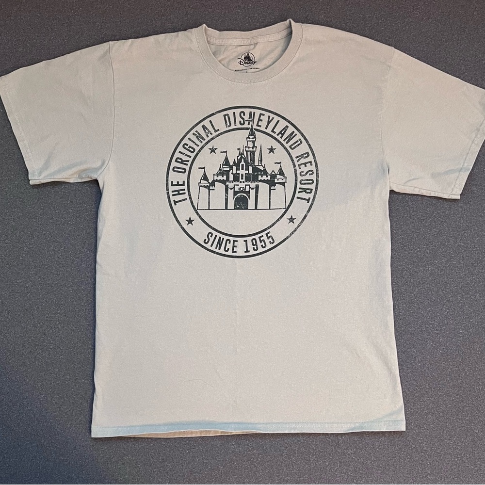 Disney Disneyland Resort Short Sleeve Tee. Size L